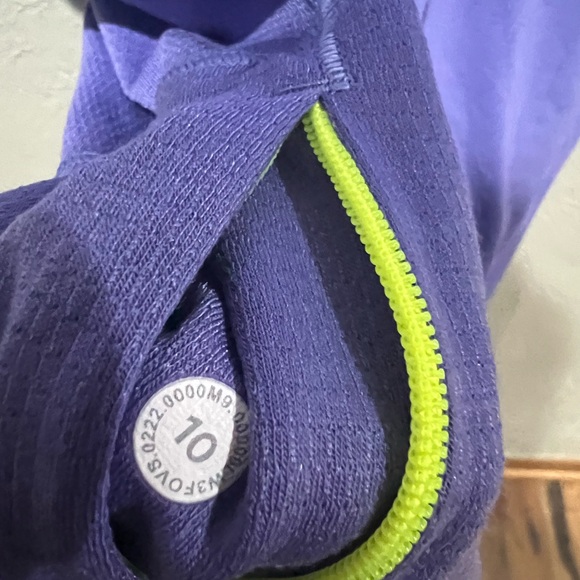 Lululemon Athletica Vibrant Purple Short Sleeve Tee Size 10 EUC Neon Detail - Picture 5 of 5